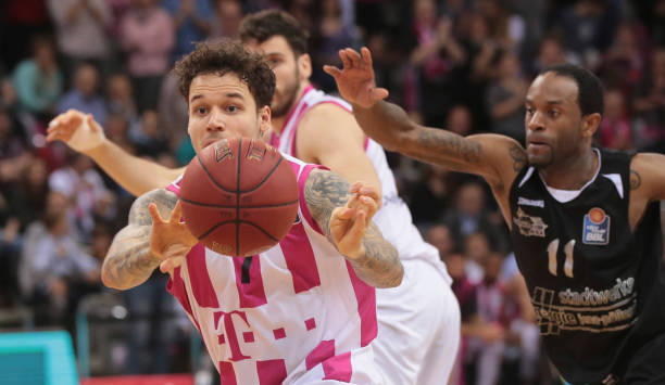 员应有的坚 员应有的坚