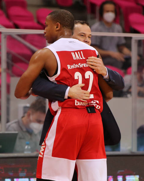 萨阵容中的 萨阵容中的